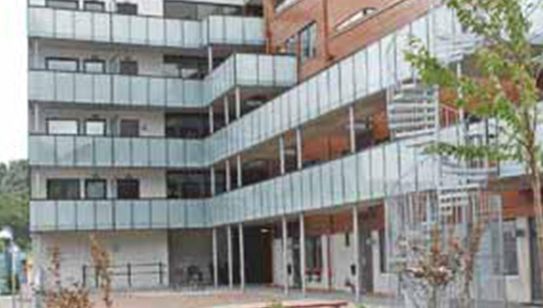 Nybyggnad av flerbostadshus och parkeringshus i Krokslätt