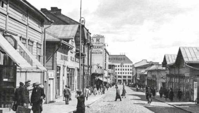 Jyväskylän Kauppakatu på 1940-talet. I slutet av gatan står ARE affärsbyggnad.